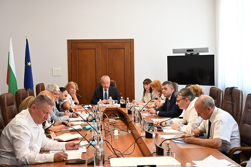 Правителството и социалните партньори се обединиха около механизма за определяне на минималната заплата