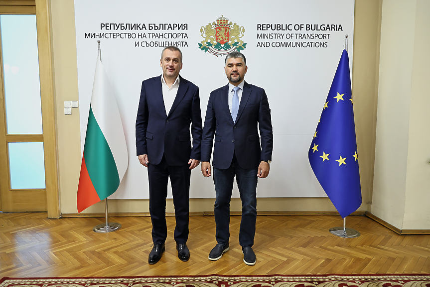 Среща между министъра на транспорта и съобщенията Георги Пеев и генералния секретар на Постоянния секретариат на Междуправителствената комисия ТРАСЕКА Жасурбек Чориев; ©МТС