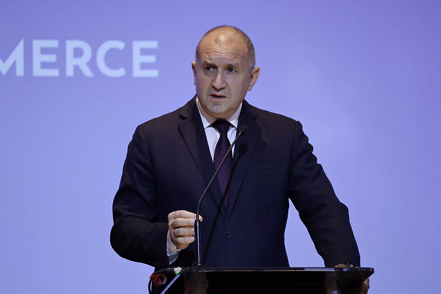 Румен Радев: „Лукойл“ има петрол до декември, дизелът е в излишък