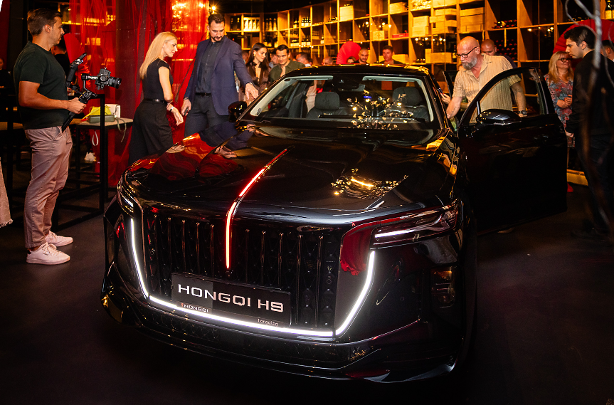 Флагманът HONGQI H9 е луксозен седан с V6 двигател със 322 к.с., въздушно окачване и четириместен салон с Nappa кожа