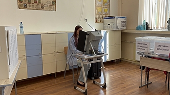 До 880 евро за 8 нощни смени: Колко ще получават техниците на машините за гласуване