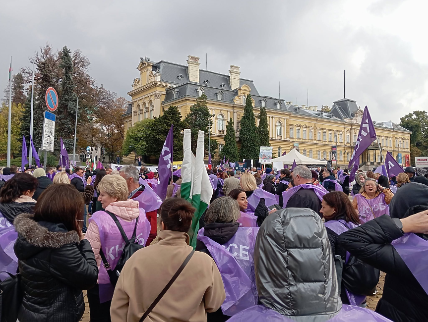 Синдикатите протестират в София: КНСБ и „Подкрепа“ искат 10% ръст на заплатите в Бюджет 2027