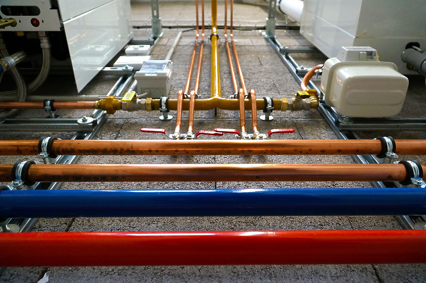 Газът в Европа поскъпна с над 230%, запасите са на най-ниското ниво за сезона