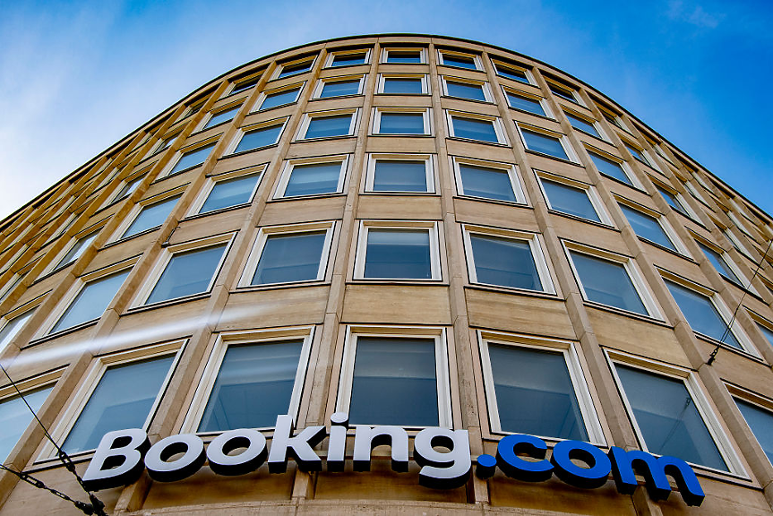 Фалшиви хотели и съмнителни оферти? ЕК проверява Booking.com