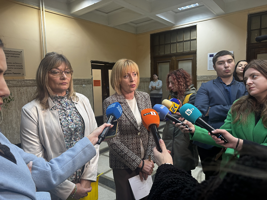 Д-р Кремена Стоева, началник на отдел „Контрол на храните“ в БАБХ, по време на съвместен брифинг с председателя на КЗП Мая Манолова; ©БАБХ