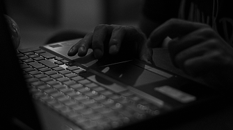 КФН: Фалшиви дилъри мамят инвеститори във Facebook от името на БАУД
